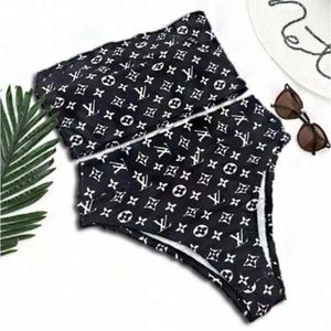 2 Louis v bikini